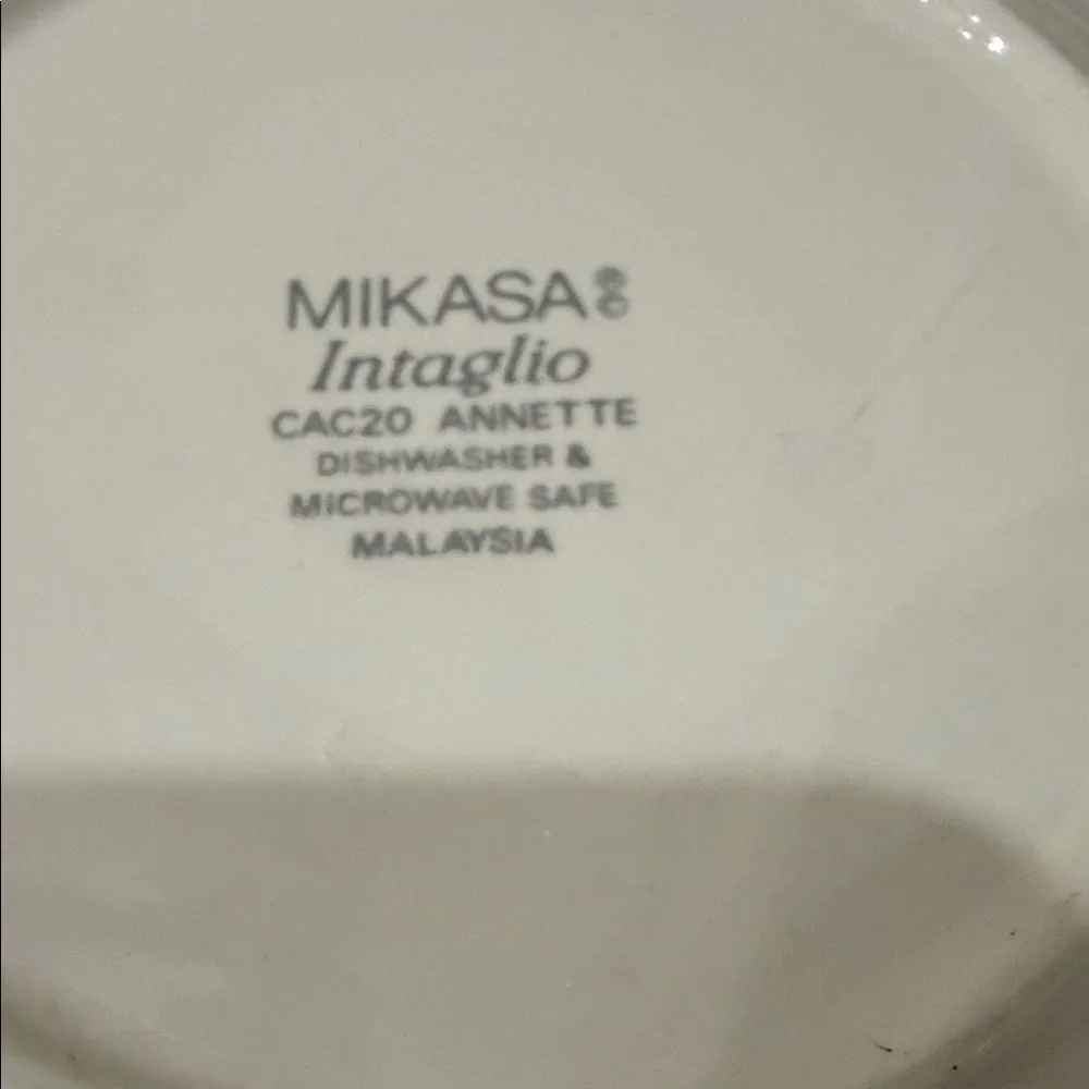 Mikasa Intaglio Cac20 Annette Floral Salad Appetizer 4 Saucers Blue Red Accents